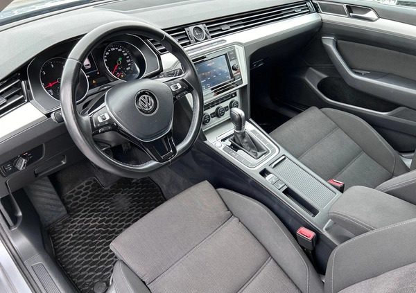 Volkswagen Passat cena 83900 przebieg: 109256, rok produkcji 2018 z Poddębice małe 781